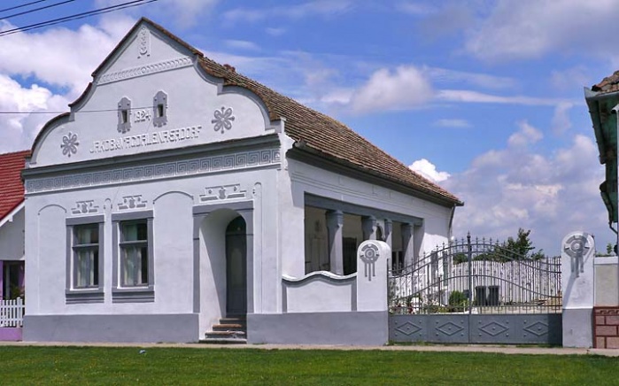 "Wie aus der Schachtel" - Schlichtes aber geschmackvoll hergerichtetes Haus in Alexanderhausen (Sandra)